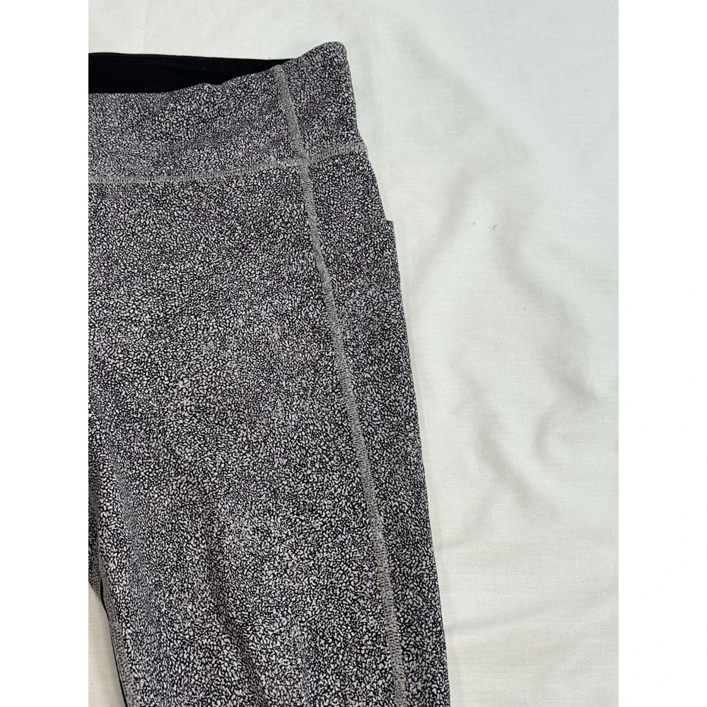 Lululemon Speckled Black‎ & White Cropped Leggings Size 10